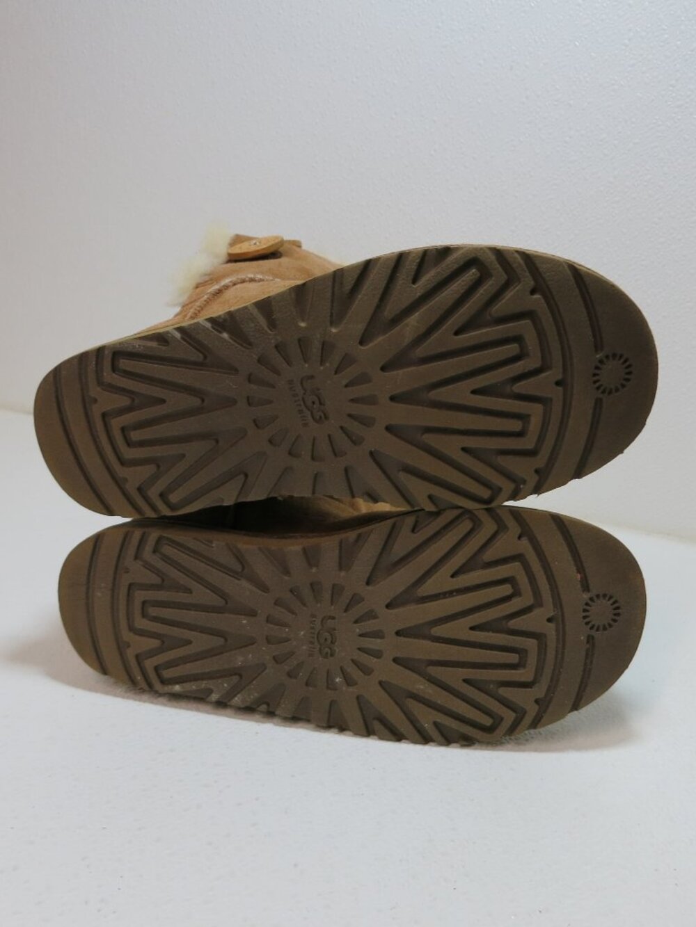 UGG Insulated 1873 Triplet Button Bailey Australia Winter Footwear Women's Sz 6 - Picture 3 of 7
